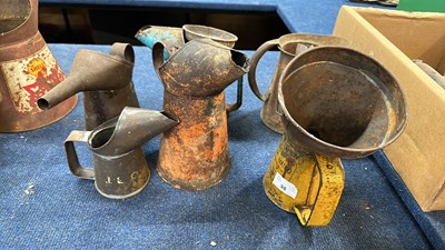 Lot 98 - Mixed Lot: Six various vintage oil cans and...