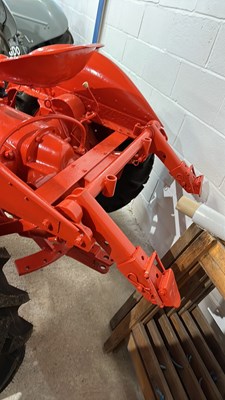 Lot 433 - An Allis-Chalmers Tractor in fully restored...