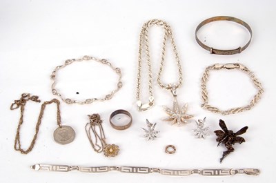 Lot 126 - A mixed lot of silver and white metal...