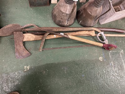 Lot 197 - Mixed Lot various vintage garden tools to...