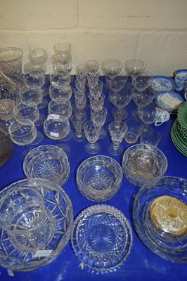 Lot 19 - VARIOUS ASSORTED CLEAR DRINKING GLASSES, BOWLS...