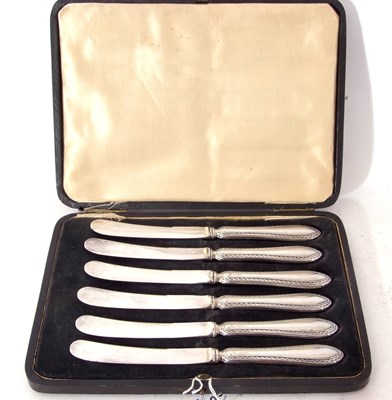 Lot 250 - Cased set of six George V silver handled cake...