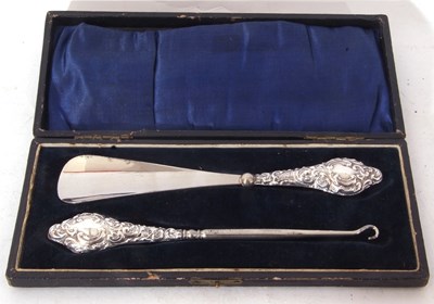 Lot 251 - Cased George V embossed silver handled shoe...