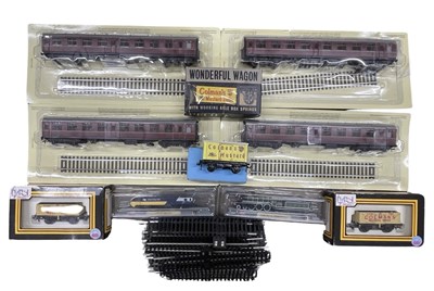Lot 51 - A mixed lot of 00 gauge rolling stock and track