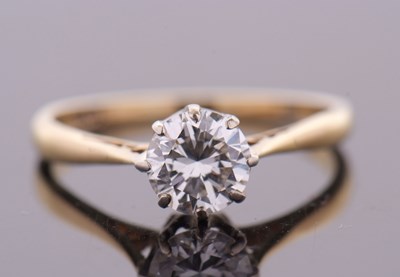 Lot 414 - A diamond solitaire ring, the round old...