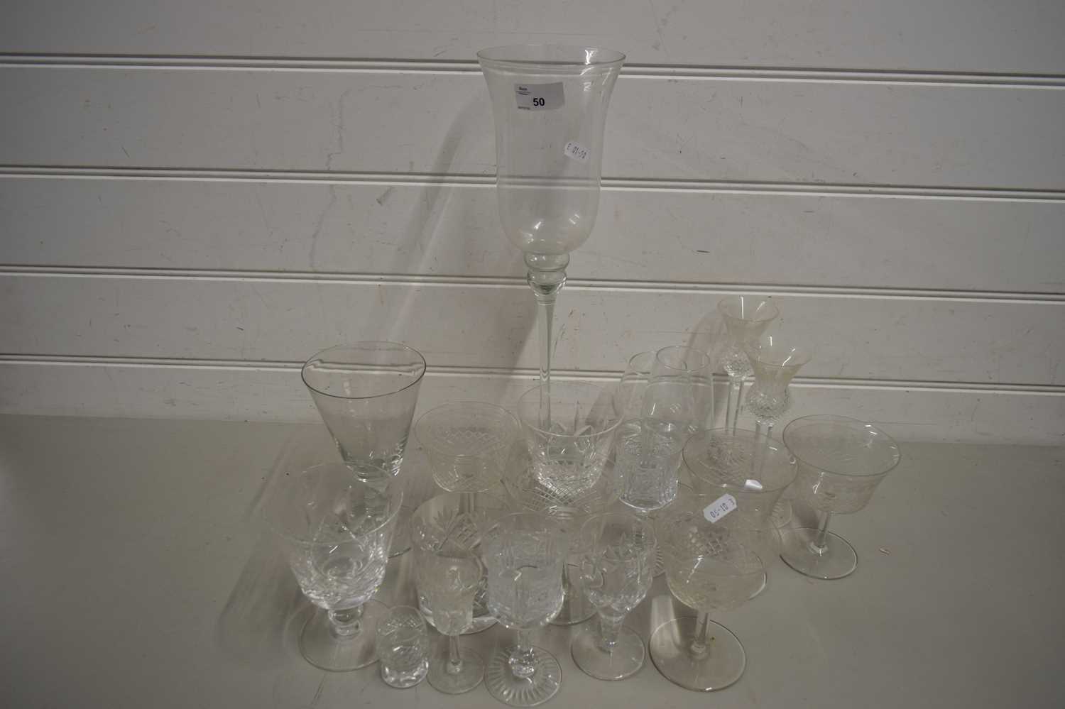 Lot 50 - MIXED LOT OF CLEAR DRINKING GLASSES TO INCLUDE...