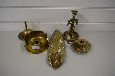 Lot 68 - MIXED LOT OF BRASS WARES TO INCLUDE ASHTRAY...