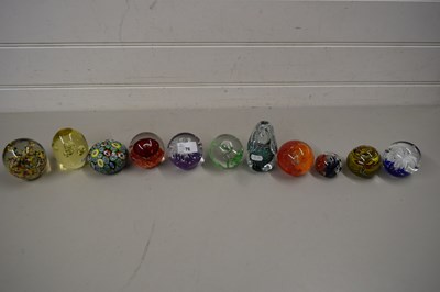 Lot 76 - MIXED LOT OF ELEVEN VARIOUS PAPERWEIGHTS