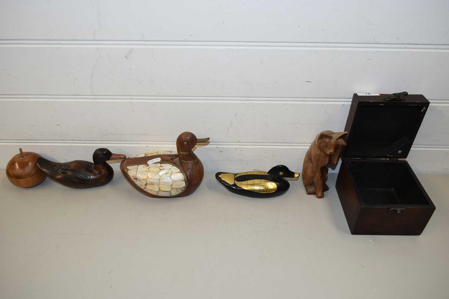 Lot 78 - MIXED LOT OF VARIOUS MODEL DUCKS AND OTHER ITEMS