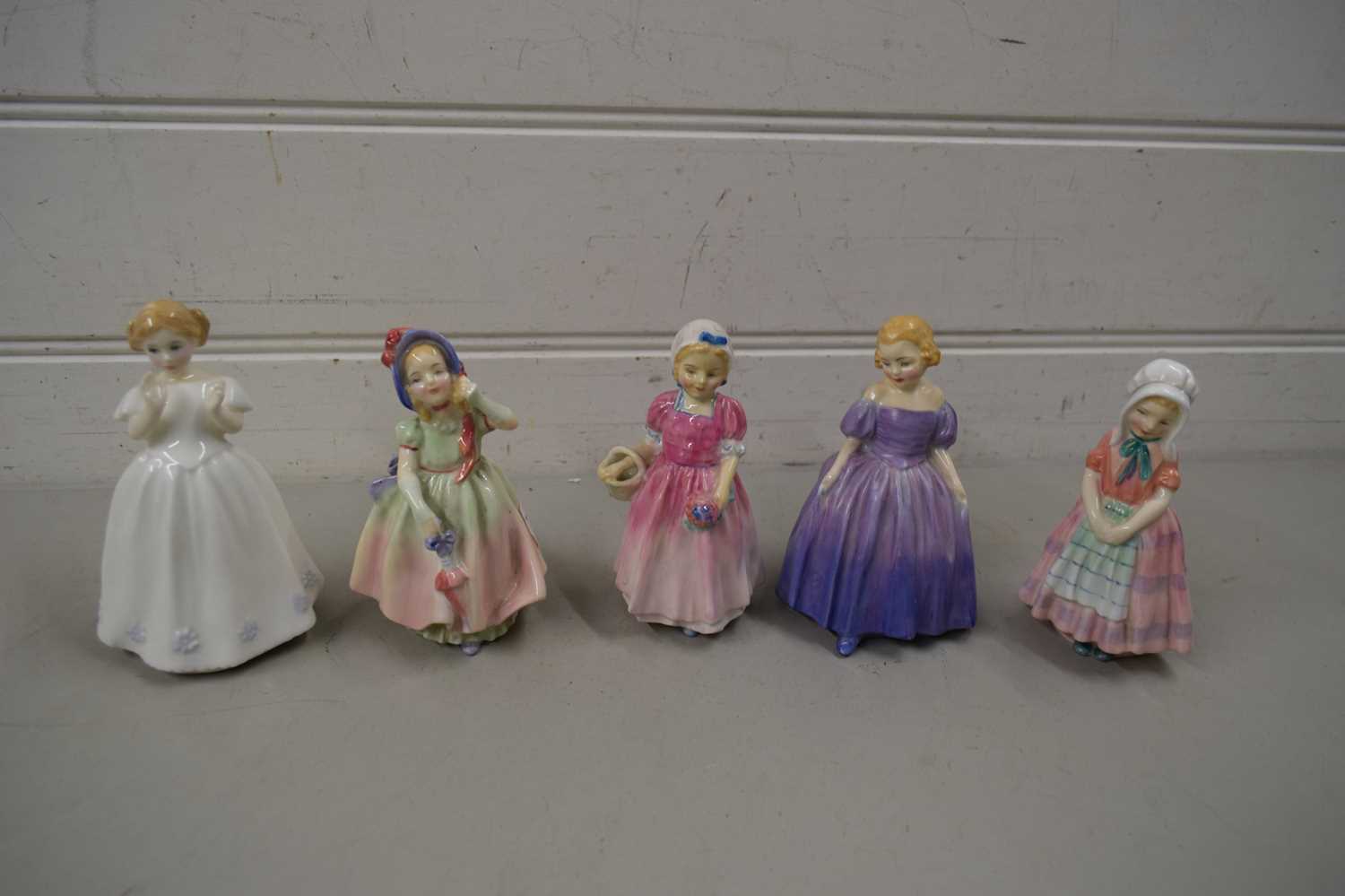 Lot 90 - GROUP OF FIVE SMALL ROYAL DOULTON FIGURINES TO...