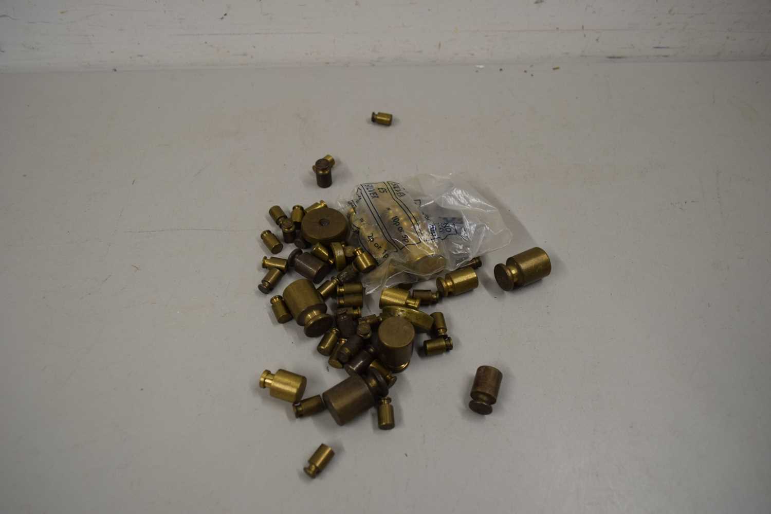 Lot 107 - COLLECTION OF VARIOUS SMALL BRASS WEIGHTS