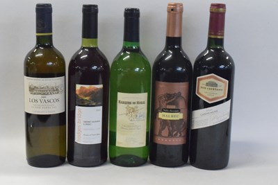 Lot 227 - Mixed case of assorted new and old world red...