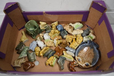 Lot 113 - BOX OF VARIOUS WADE WHIMSIES