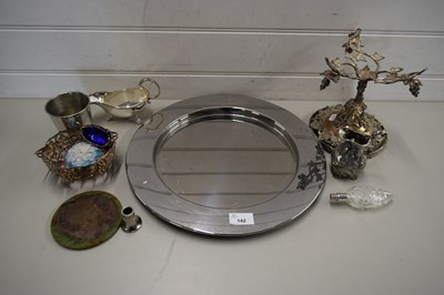 Lot 142 - MIXED LOT COMPRISING SILVER PLATED CENTREPIECE...