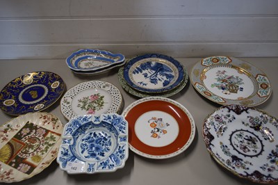Lot 162 - MIXED LOT VARIOUS DECORATED PLATES AND OTHER...