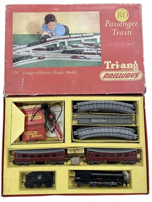 Lot 41 - A boxed Triang 00 gauge Passenger Train set