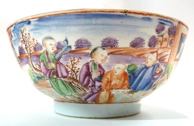 Lot 250 - An 18th Century Chinese export porcelain bowl...