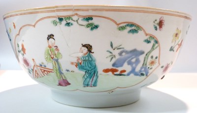 Lot 252 - A large 18th Century Chinese porcelain punch...