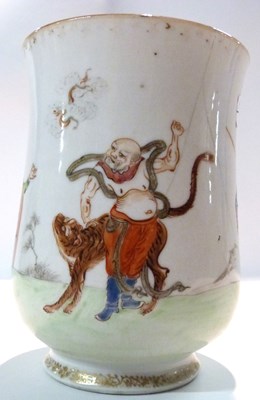 Lot 253 - A large 18th Century Chinese export porcelain...