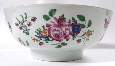 Lot 254 - An 18th Century Chinese export porcelain bowl...
