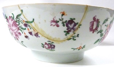 Lot 254 - An 18th Century Chinese export porcelain bowl...