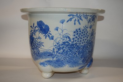 Lot 271 - A large early 20th Century Japanese porcelain...
