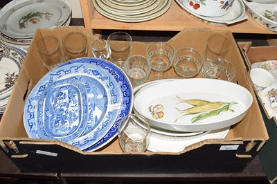 Lot 637 - BOX OF MIXED WARES TO INCLUDE A WILLOW PATTERN...