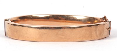 Lot 39 - A 9ct hinged bangle, the 9mm wide bangle with...