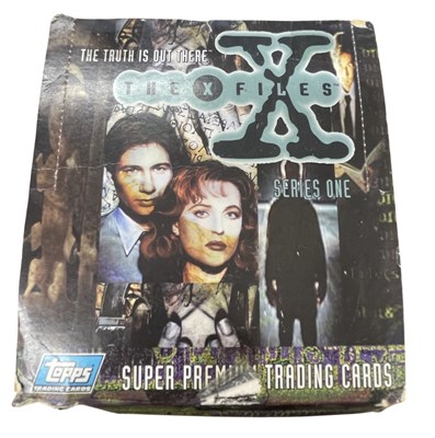 Lot 231 - A retail box containing 37 sealed X-Files...
