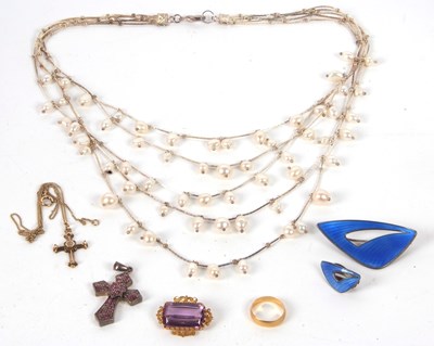Lot 124 - A mixed lot of jewellery to include a 22ct...