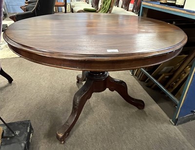 Lot 463 - A Victorian mahogany circular dining table on...