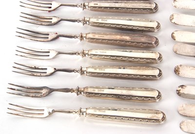 Lot 30 - Six pairs of George V silver handled dessert...