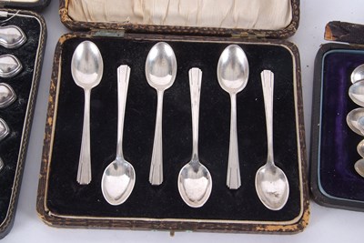 Lot 88 - Mixed Lot: A cased set of six George V silver...