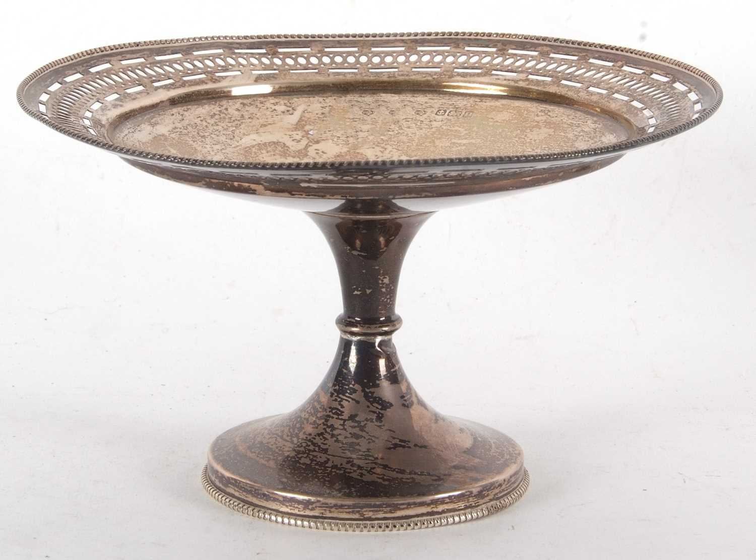 Lot 94 - A George V silver tazza with pierced geometric...