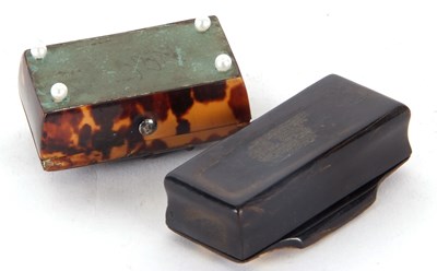 Lot 126 - Mixed Lot: 19th Century horn snuff box and a...