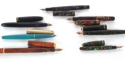 Lot 146 - A group of seven various vintage fountain pens...