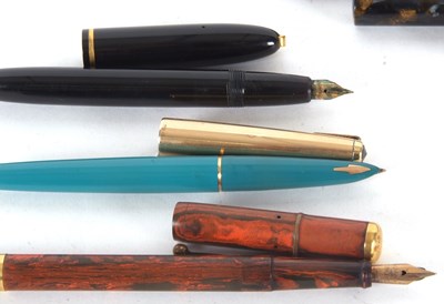 Lot 146 - A group of seven various vintage fountain pens...
