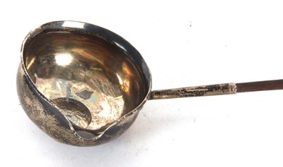 Lot 172 - A George II toddy ladle having a shilling...
