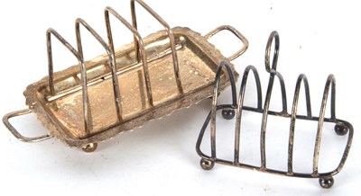 Lot 177 - An Edwardian small silver toast rack of lancet...