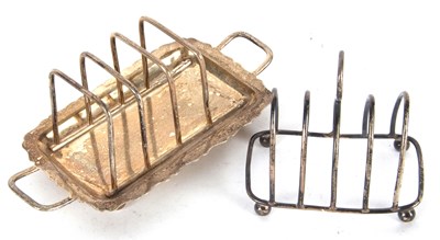 Lot 177 - An Edwardian small silver toast rack of lancet...