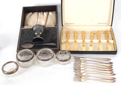 Lot 200 - A cased George V silver egg cup and spoon,...