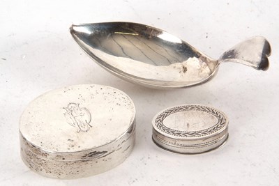 Lot 217 - Mixed Lot: A George V silver caddy spoon with...