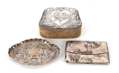 Lot 99 - Mixed Lot: Edwardian silver lidded ring box,...