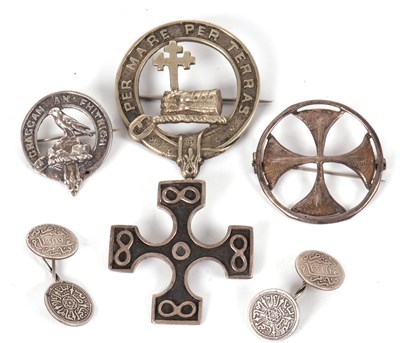 Lot 132 - A quantity of Scottish silver brooches, to...