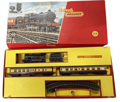 Lot 40 - A boxed Triang 00 gauge RS.29 train set...