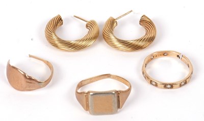 Lot 53 - A quantity of 9ct gold jewellery, to include a...
