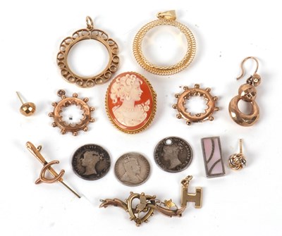 Lot 88 - A mixed lot of gold and other jewellery, to...