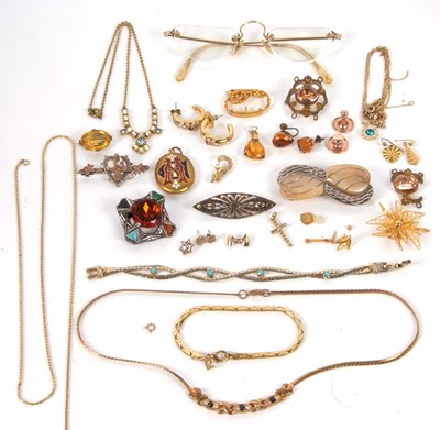 Lot 137 - A quantity of mixed costume jewellery, to...