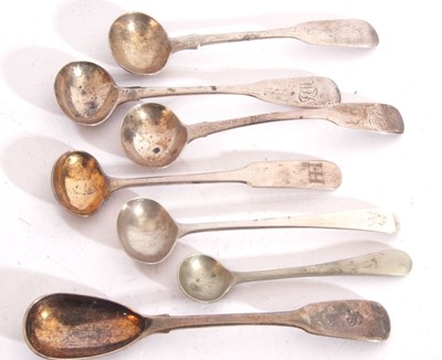 Lot 48 - Mixed Lot: four Fiddle pattern salt spoons,...