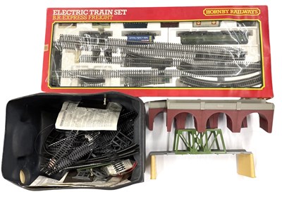 Lot 31 - A boxed Hornby 00 gauge BR Express Freight set,...